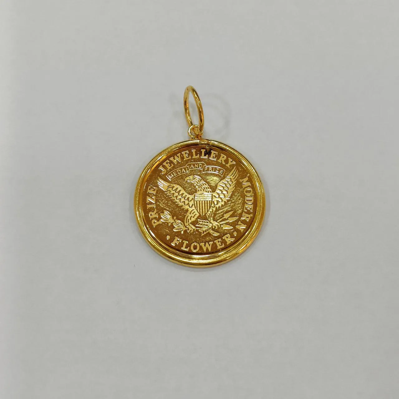 22k / 916 gold Queen Elizabeth Coin with Frame pendant