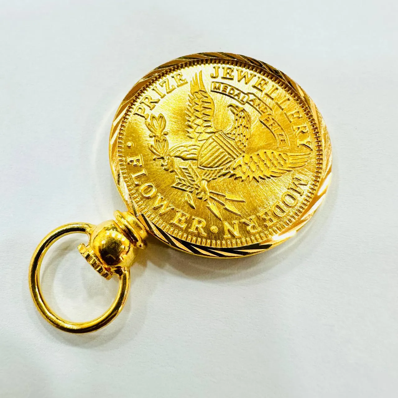 22k / 916 gold Queen Elizabeth Coin with Frame pendant