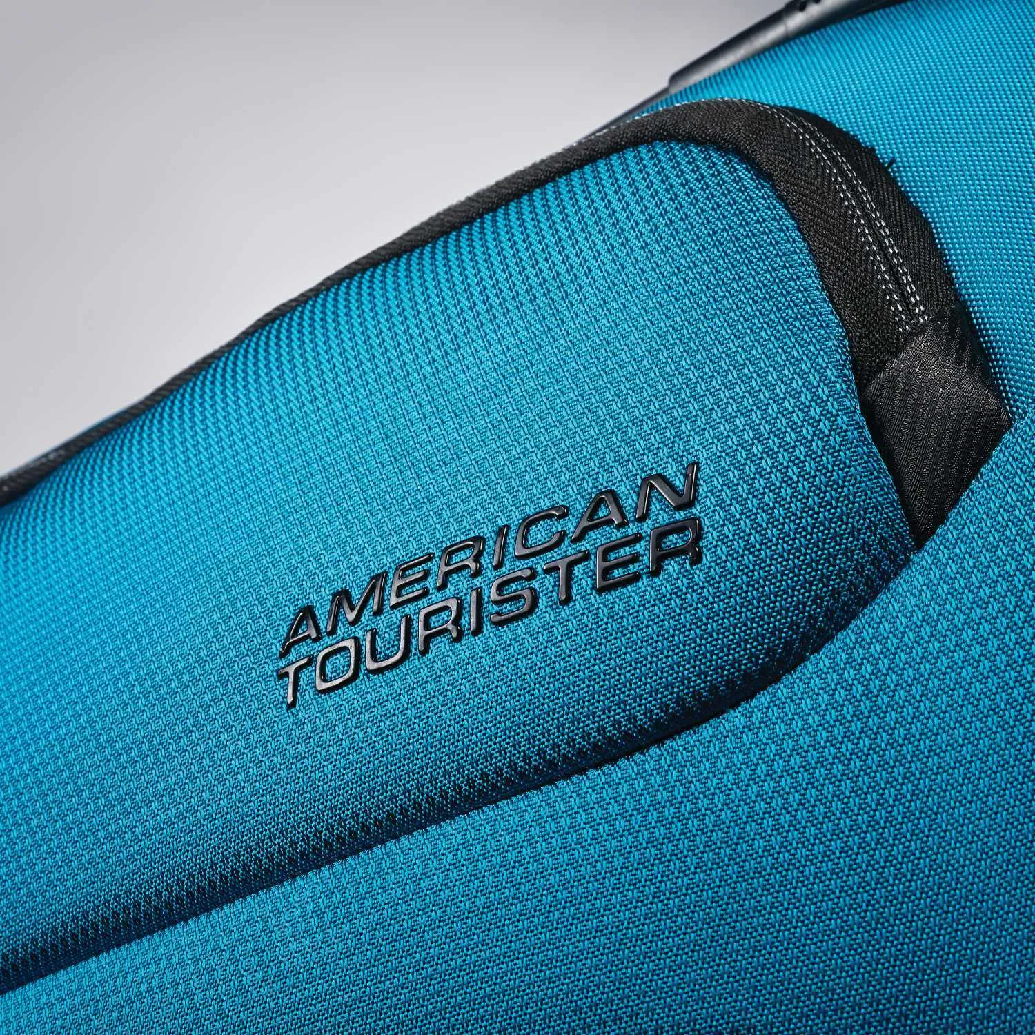 American Tourister Zoom 28