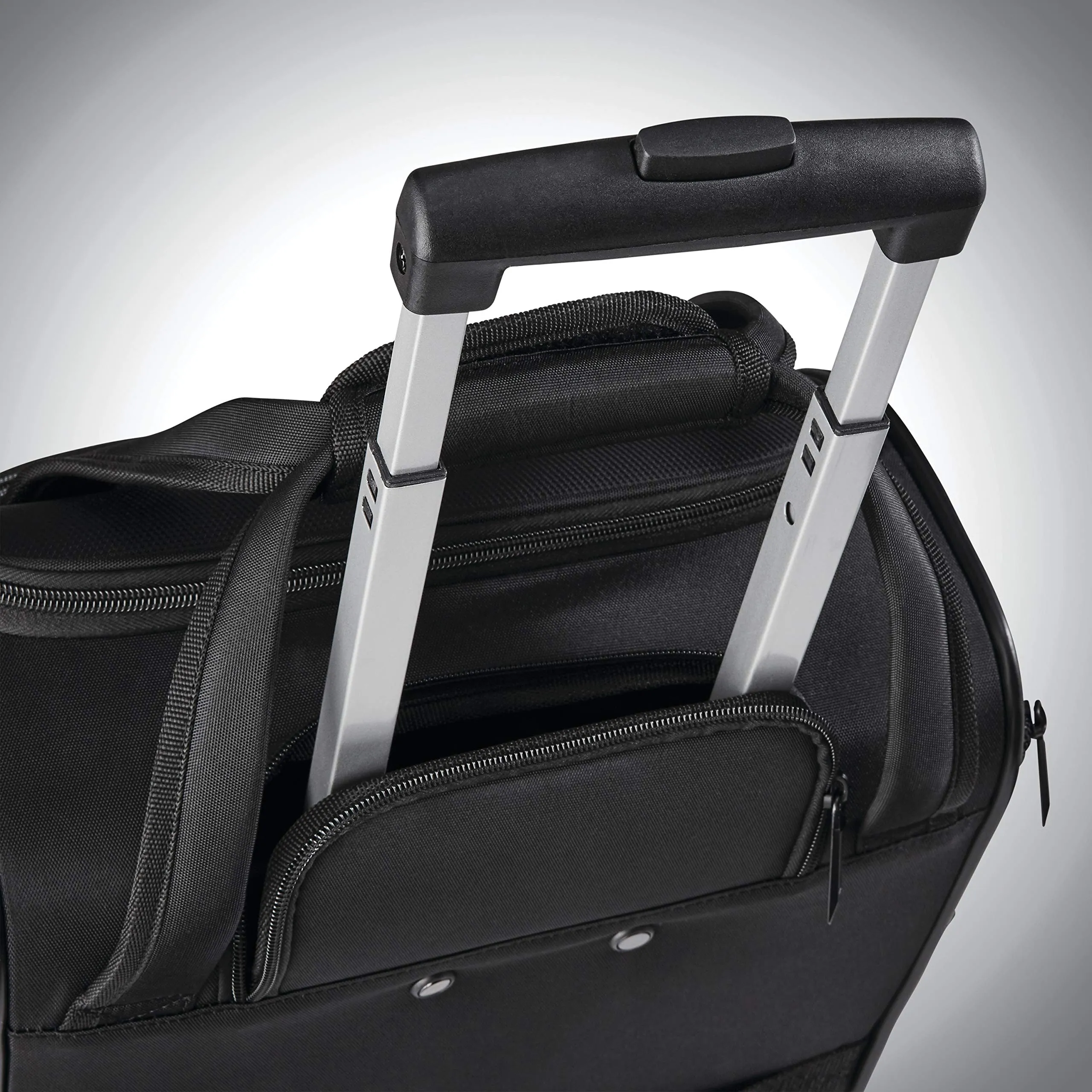 American Tourister Zoom Turbo Underseater Spinner