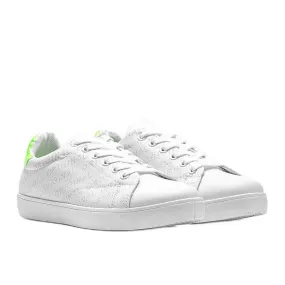 Classic white sneakers from Kaylah