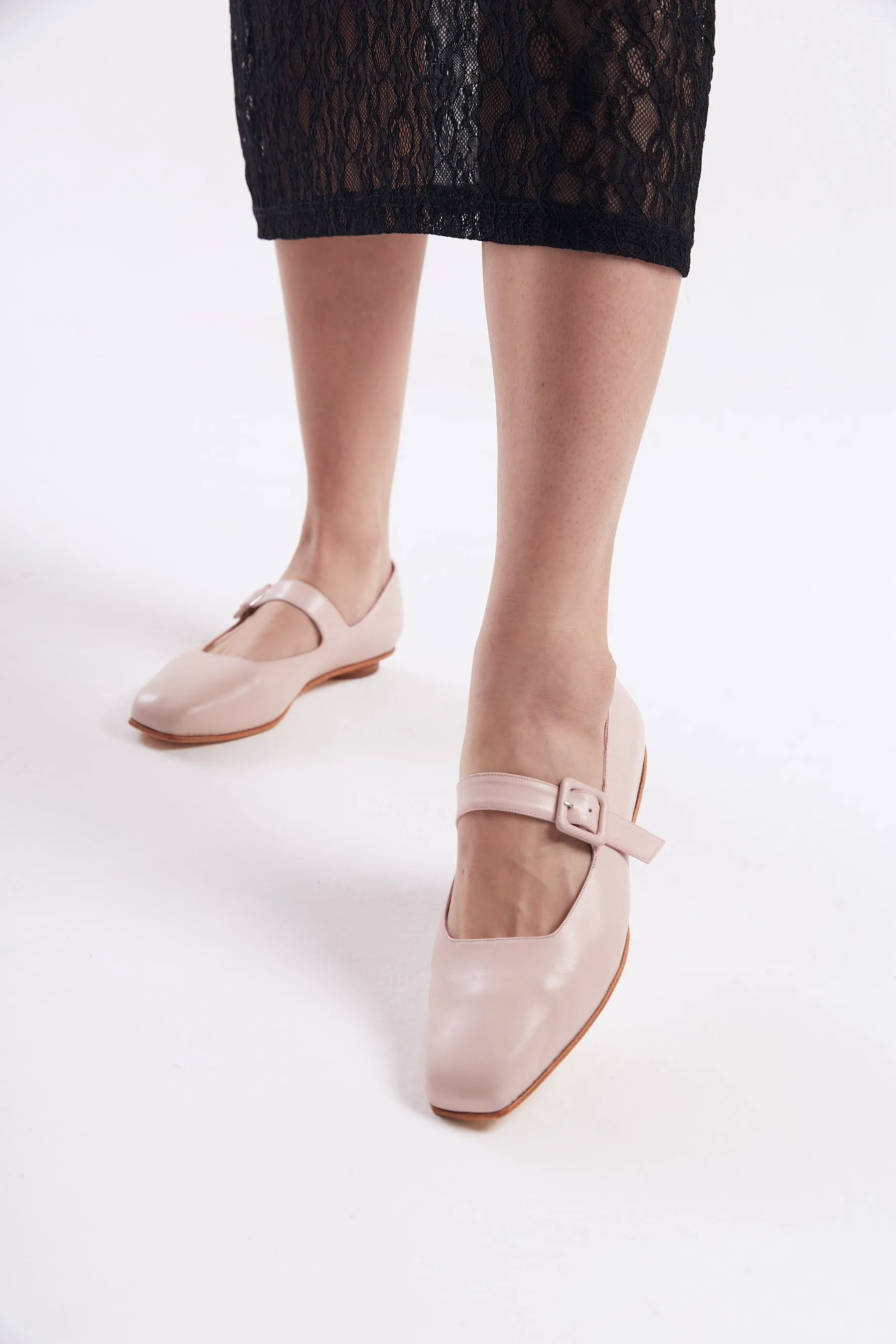 Eugenia Flat in Pale Pink Size 40