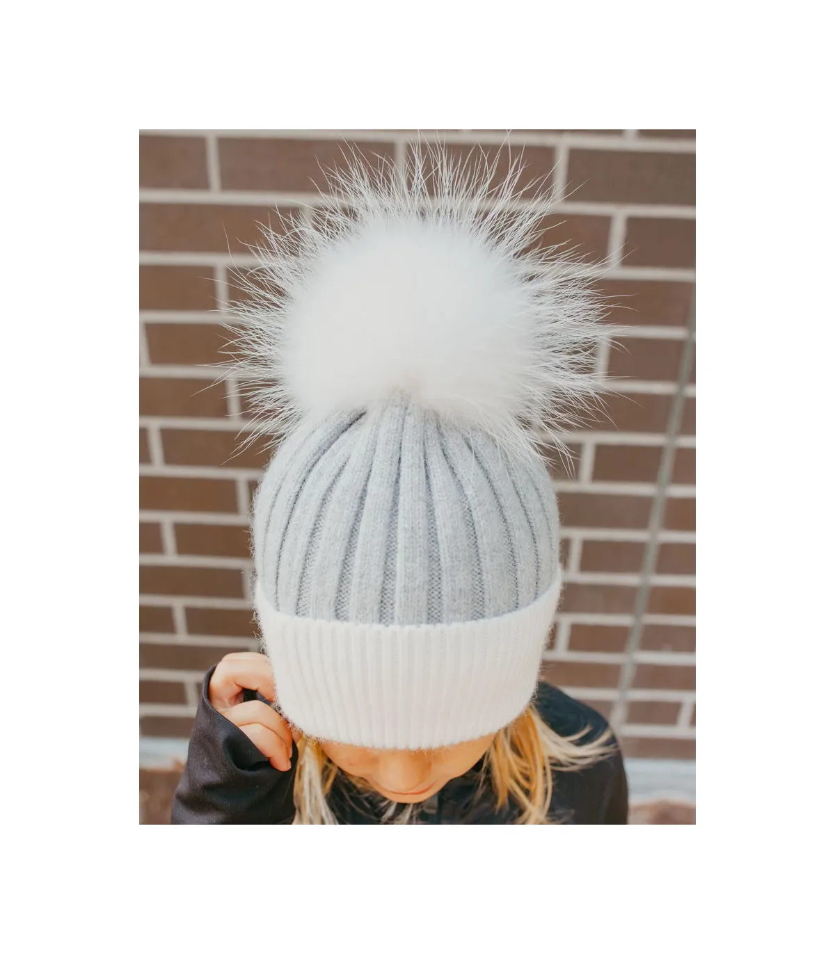 Kinder Knit Beanie Hat with Finn Raccoon Fur Pom Pom in Grey: Furhatworld.com