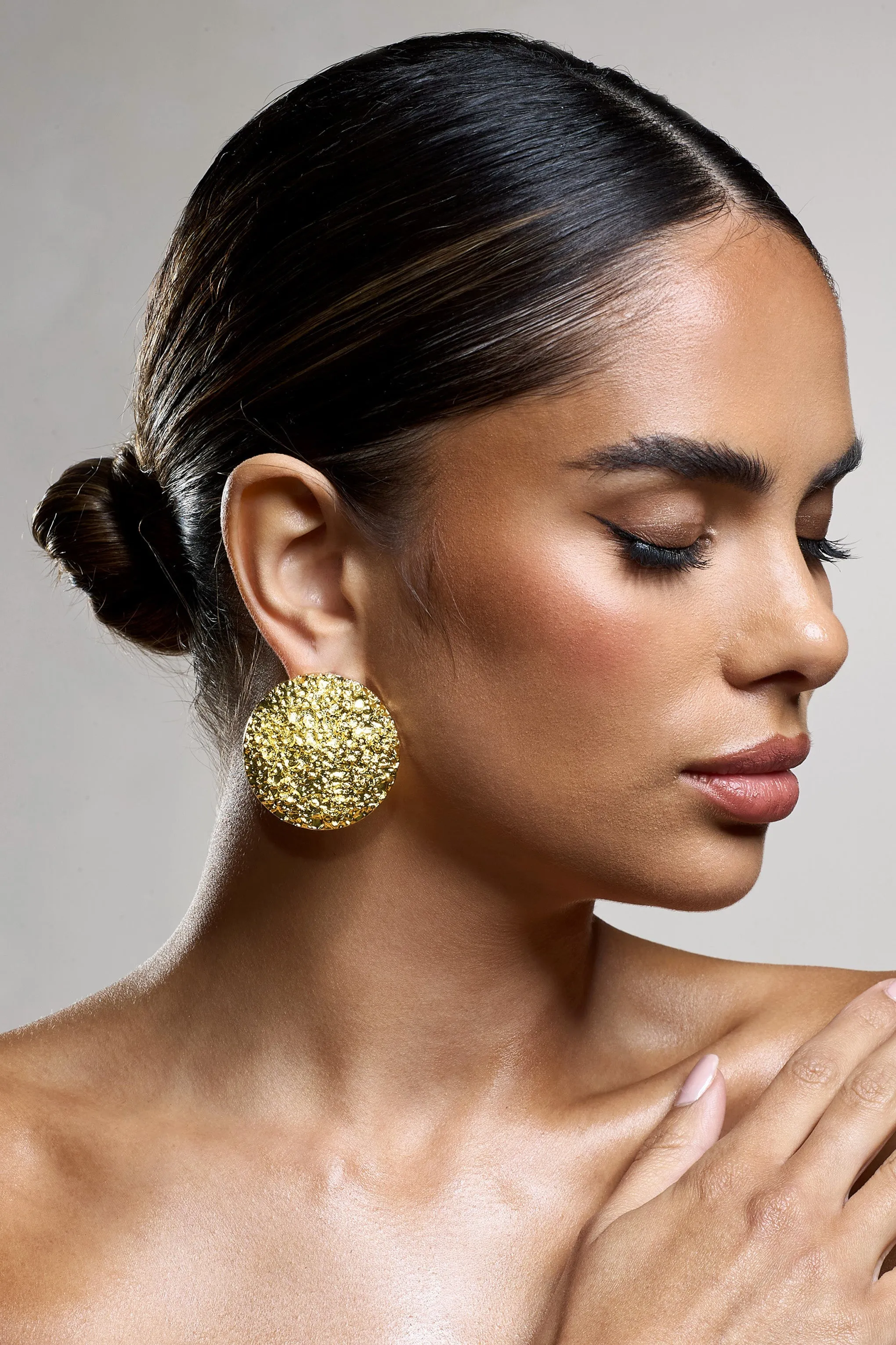 Libra | Gold Textured Disc Earrings