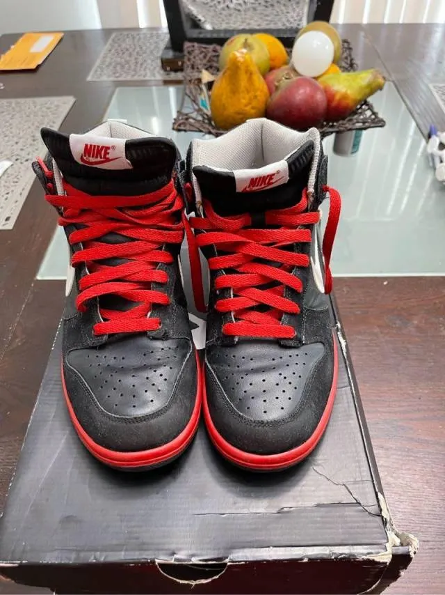 Nike dunks black/red