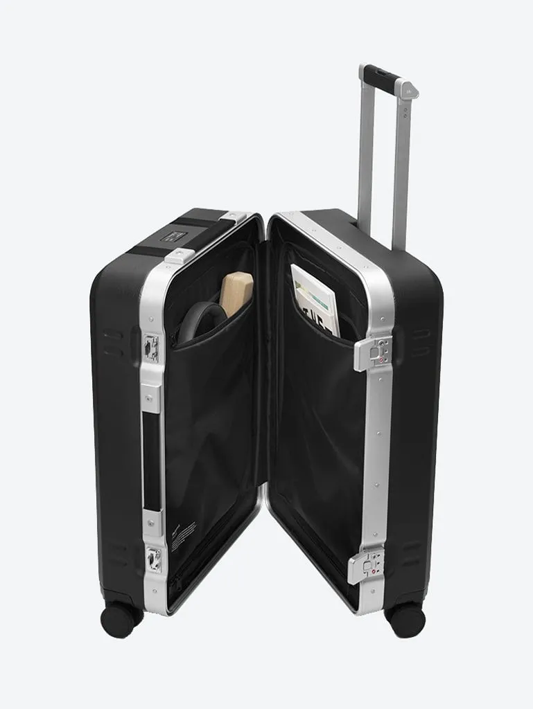 RAMVERK PRO CHECK-IN LUGGAGE MEDIUM BLACK OUT