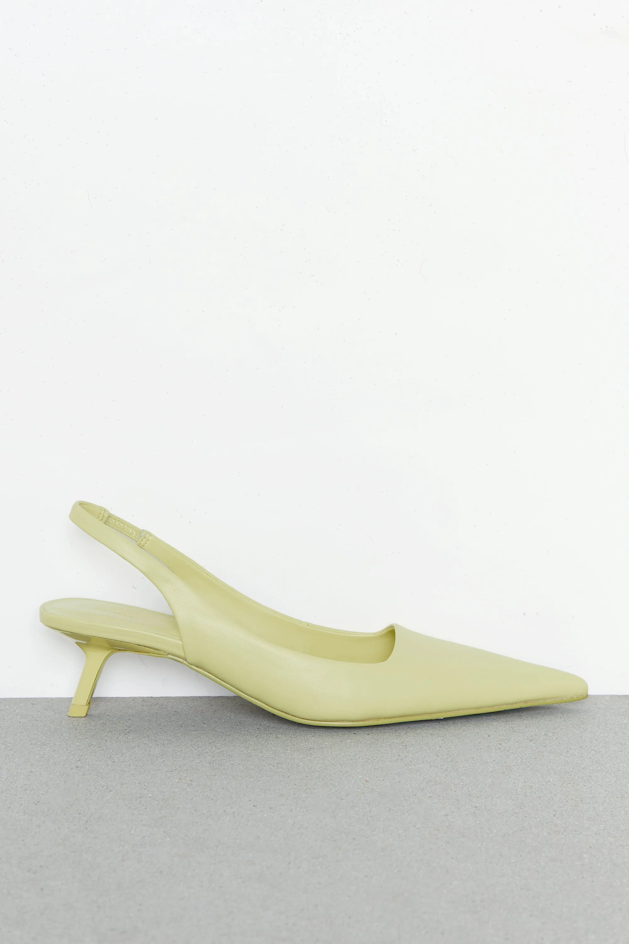 SLING BACK POINTED KITTEN HEEL