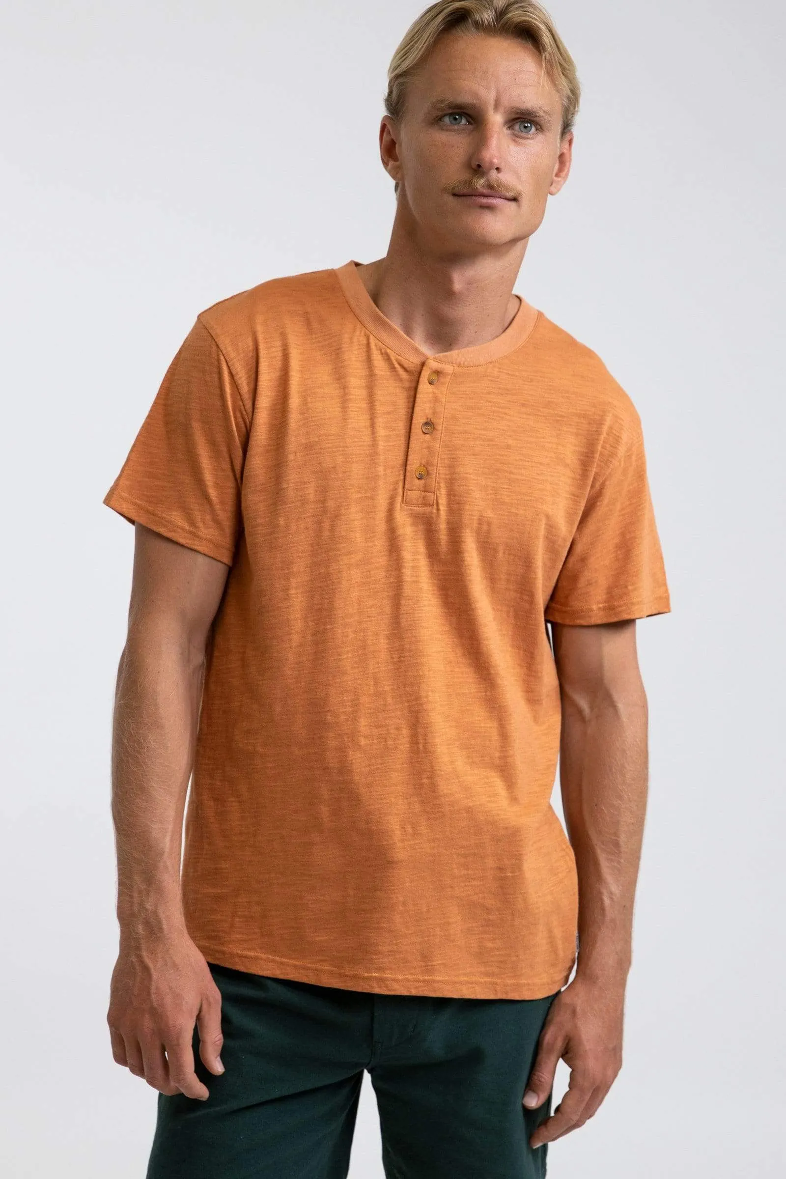 Slub Ss Henley Nutmeg