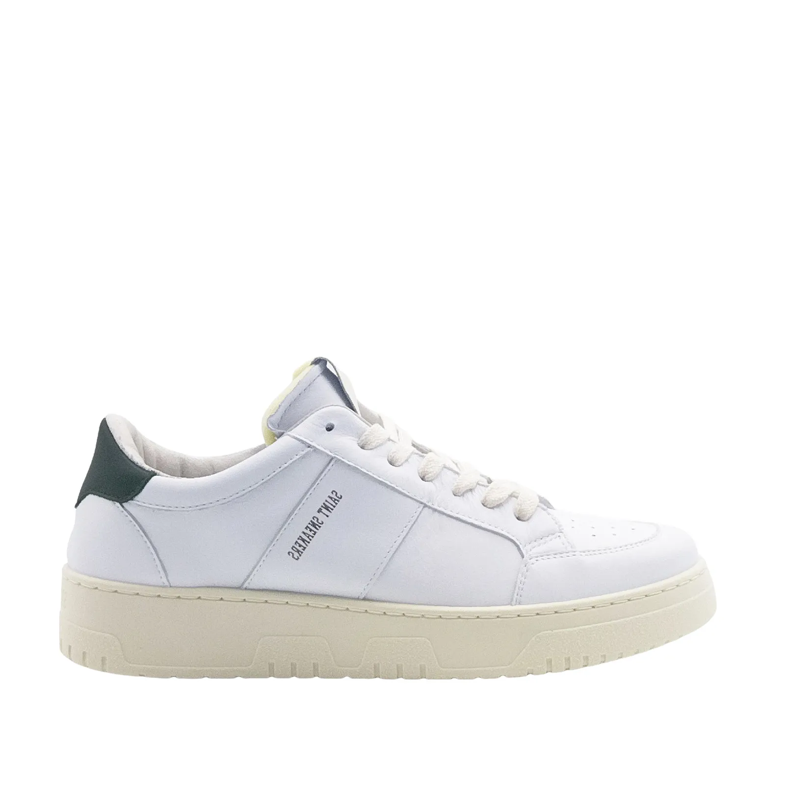 Sneakers in pelle bianca e top verde