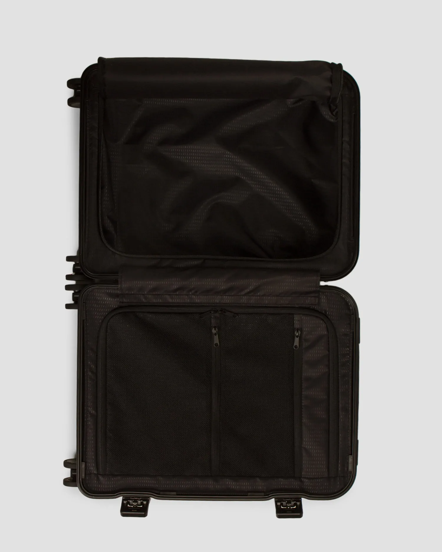 Suitcase on wheels Db Ramverk Pro Carry-on 3000232004901-blackout