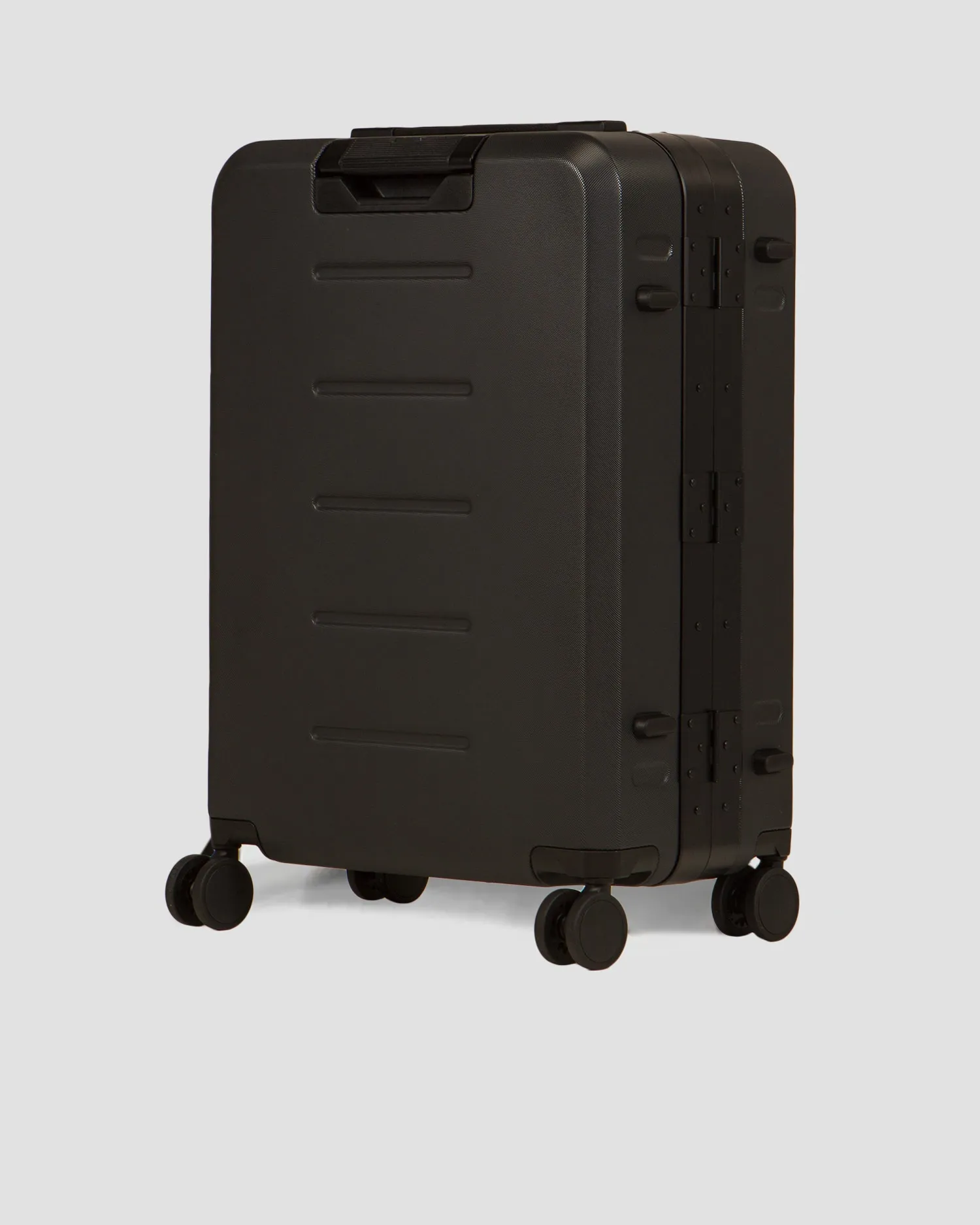 Suitcase on wheels Db Ramverk Pro Check-in Luggage Medium 67L 3000233004901-blackout