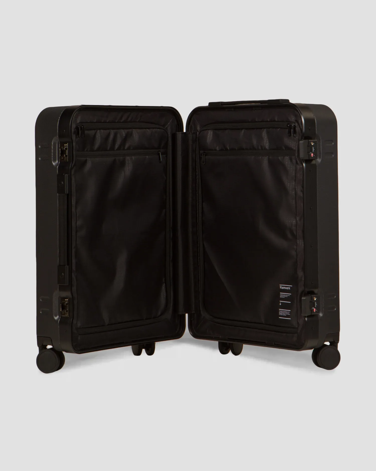 Suitcase on wheels Db Ramverk Pro Check-in Luggage Medium 67L 3000233004901-blackout