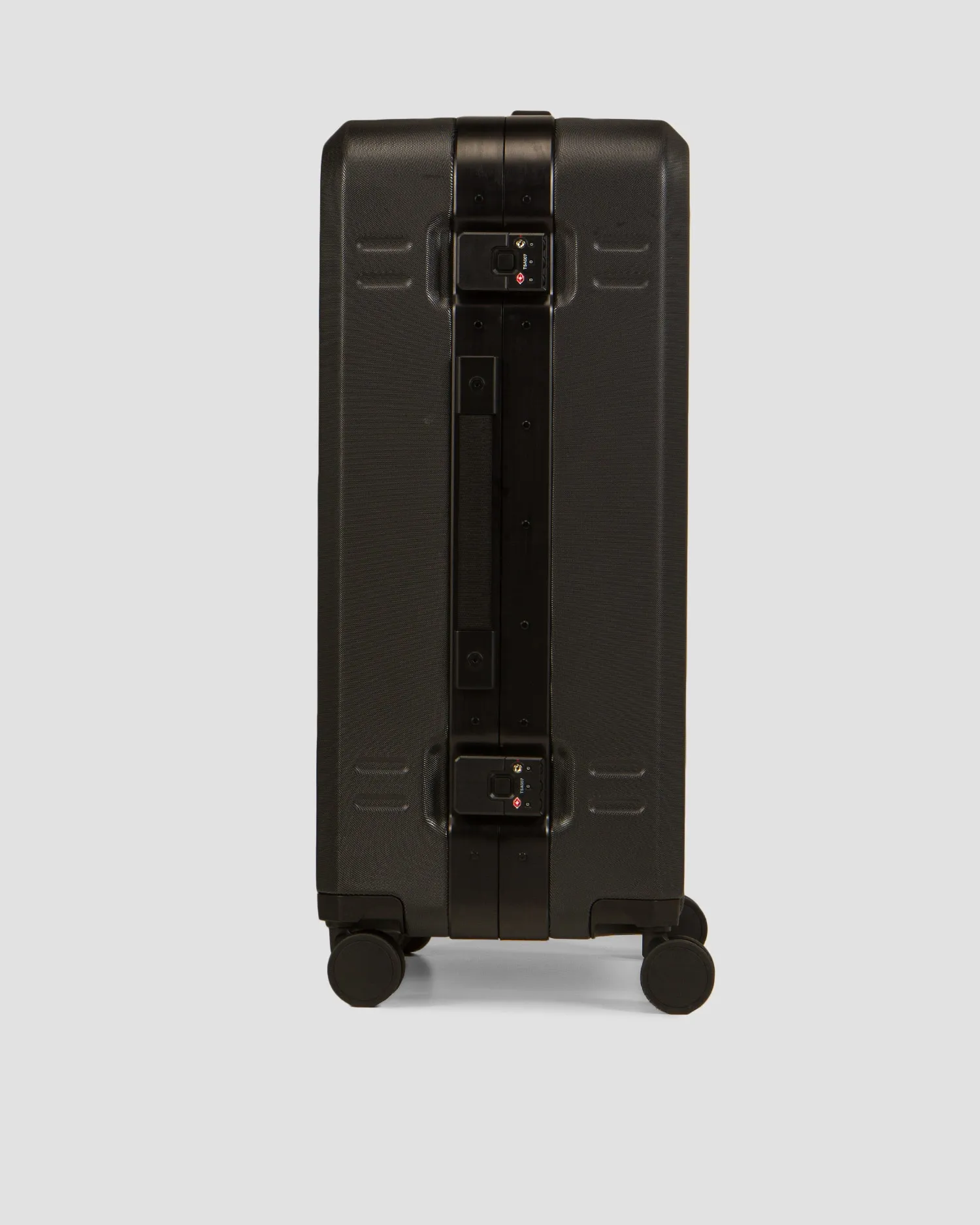 Suitcase with heels Db Ramverk Pro Check-in Luggage Large 3000234004901-blackout