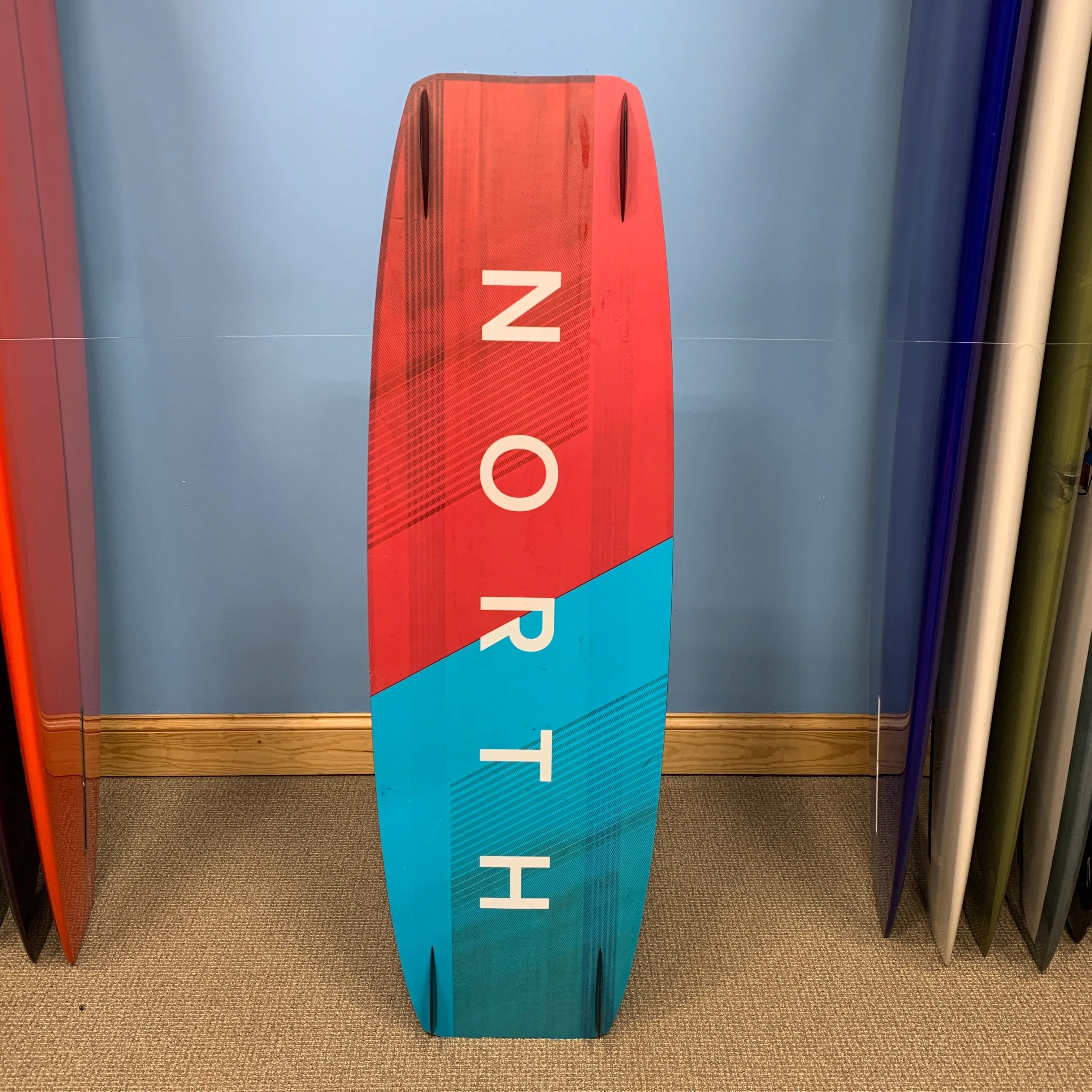 USED 2022 North Astra Kiteboard-138cm w/Straps-Aqua/Ruby