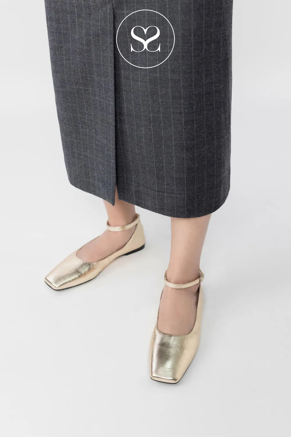 VAGABOND DELIA GOLD FLAT PUMPS